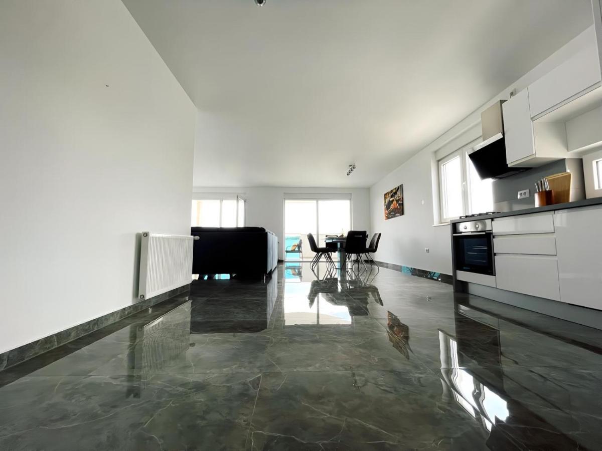 Seascape Deluxe Residence Пьешчана-Увала Экстерьер фото
