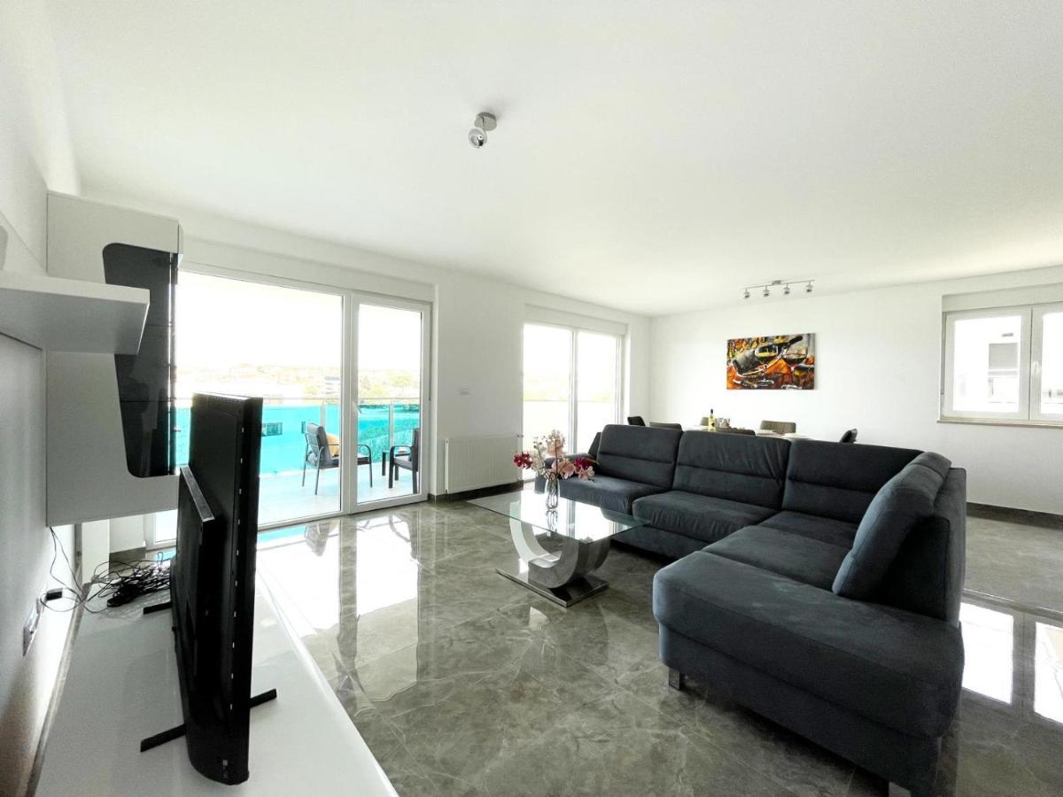 Seascape Deluxe Residence Пьешчана-Увала Экстерьер фото