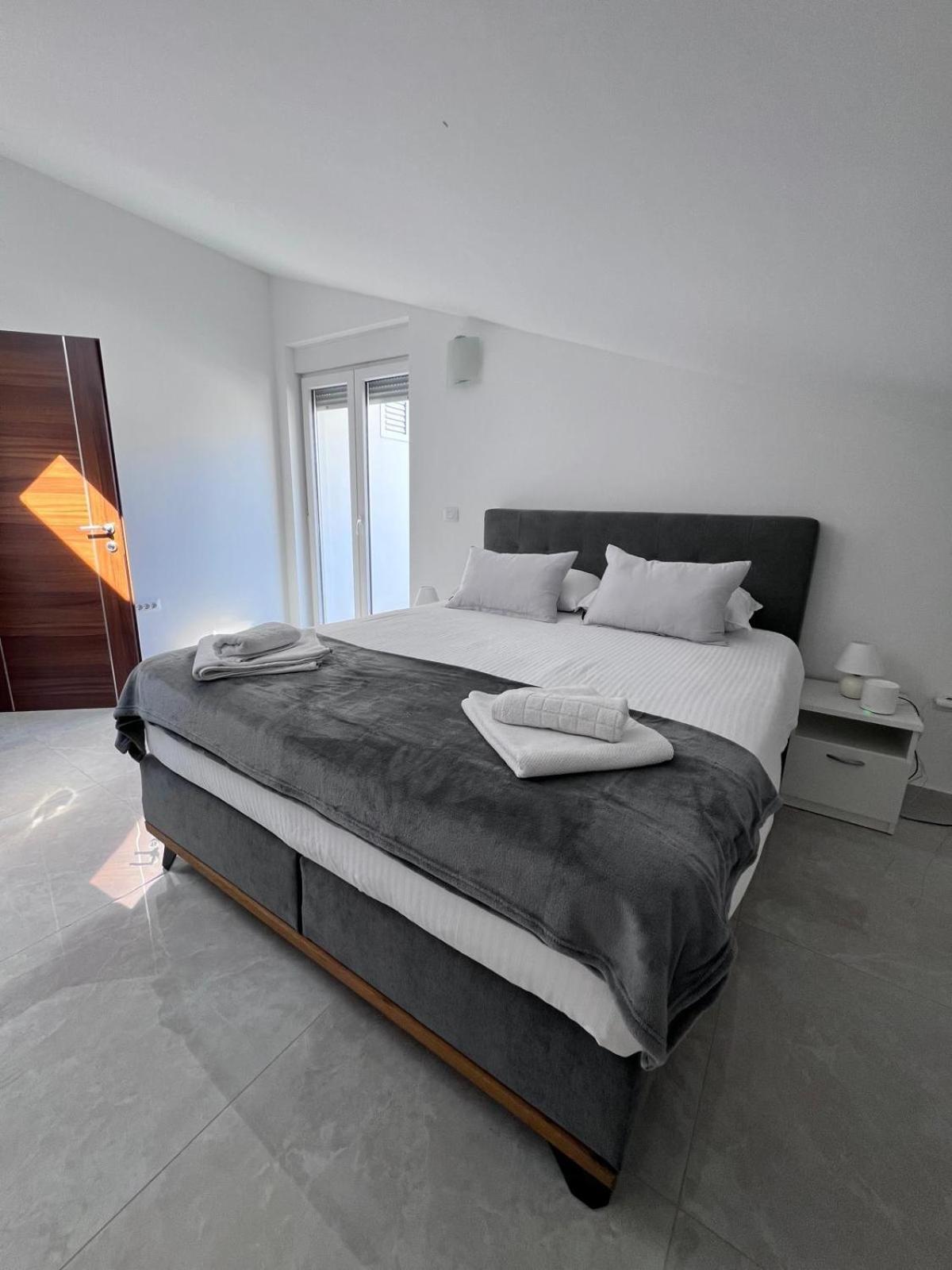 Seascape Deluxe Residence Пьешчана-Увала Экстерьер фото