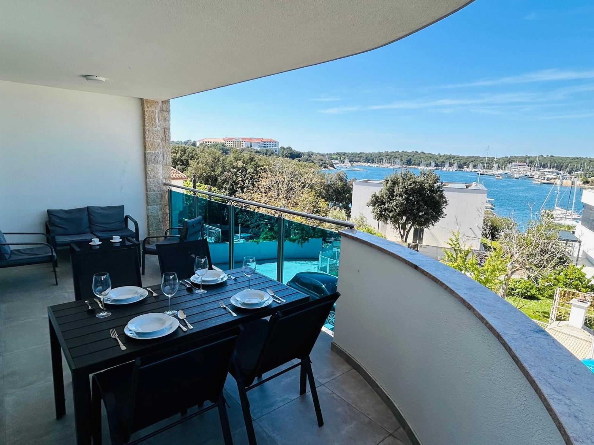Seascape Deluxe Residence Пьешчана-Увала Экстерьер фото