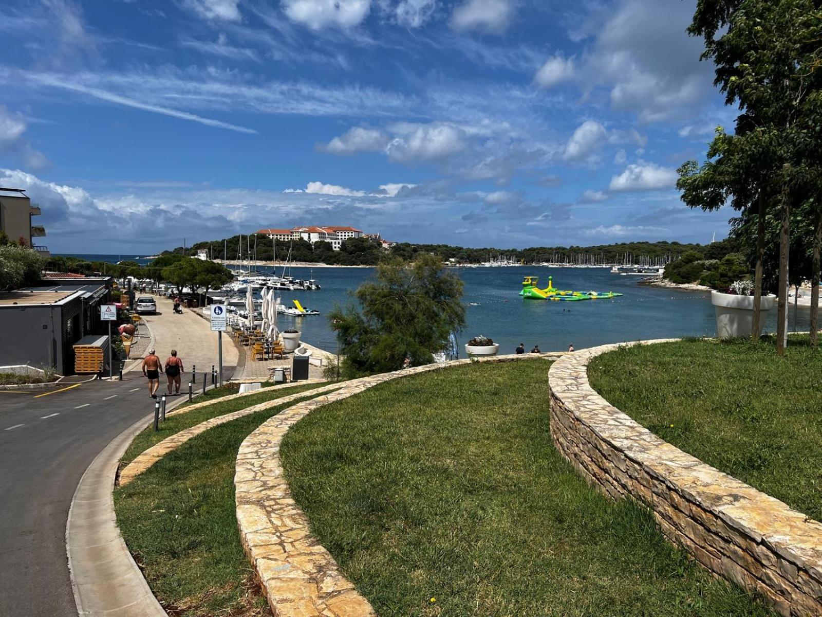 Seascape Deluxe Residence Пьешчана-Увала Экстерьер фото